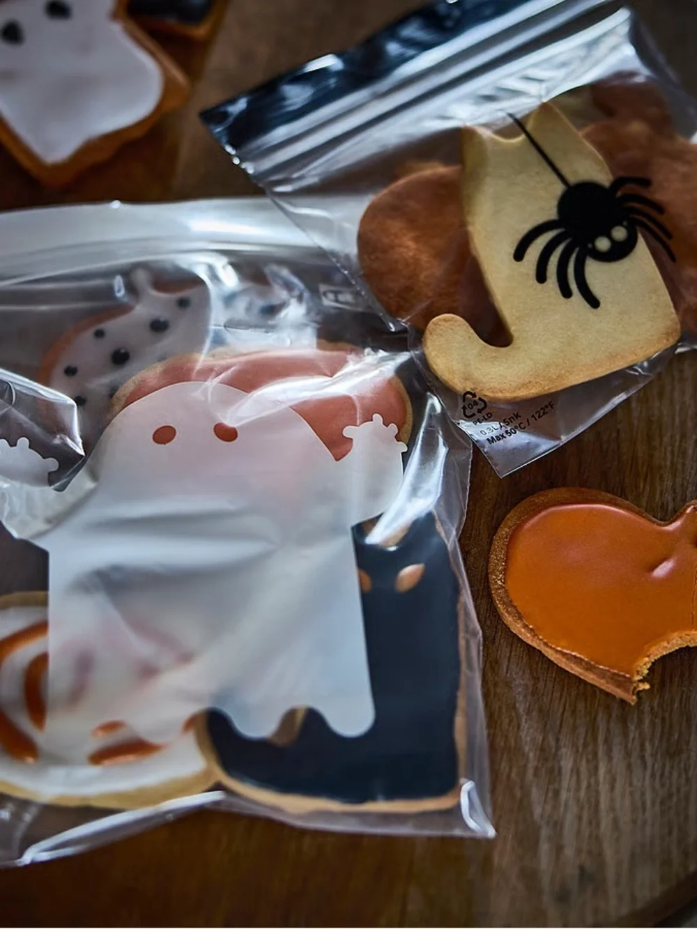 Halloween ISTAD Resealable Snack Bags, White and Black (2-Pack)